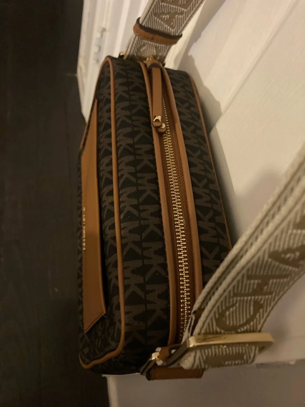 Michael Kors Brown and Tan MK Signature Logo design bag NWOT - Picture 3 of 7